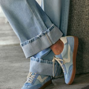 Right Catch Sneakers